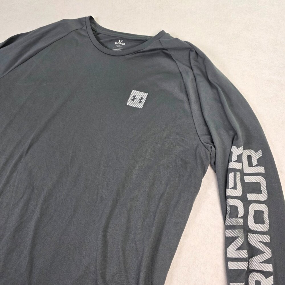 Under Armour XL Long Sleeve Gray Graphic Shirt‎
